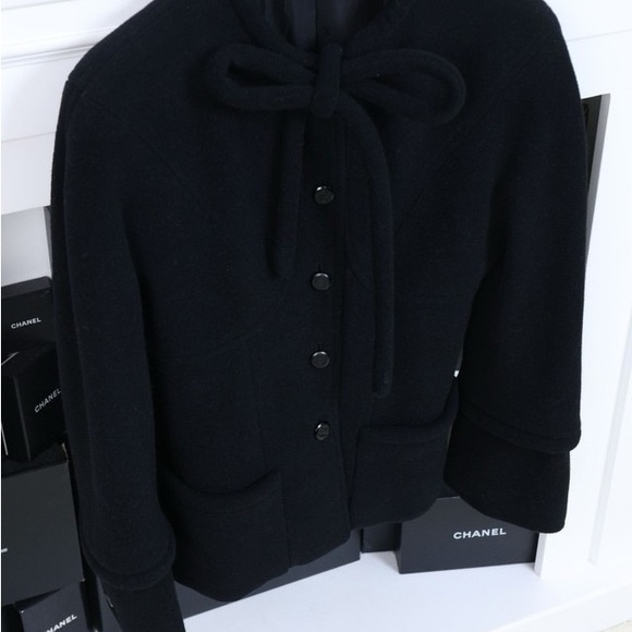 ❌SOLD❌Vintage Chanel bow tie jacket - Picture 5 of 10